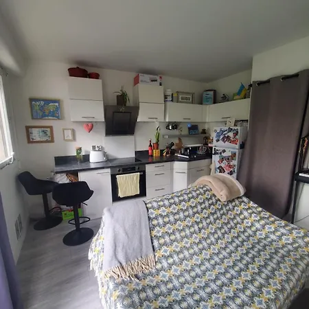 Charming With Balcony Apartman *