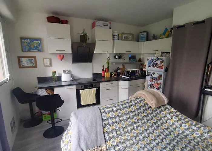 Charming With Balcony Apartman *