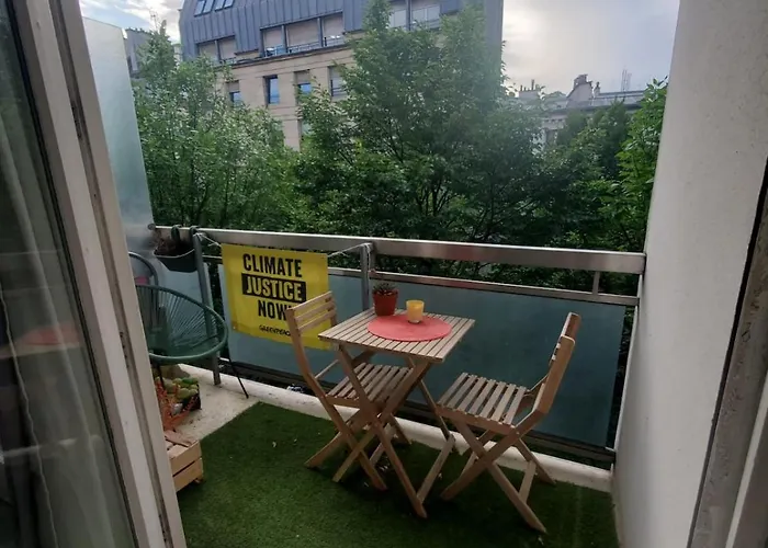 Charming With Balcony Párizs